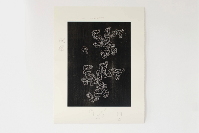 Kunstværk på hvid væg