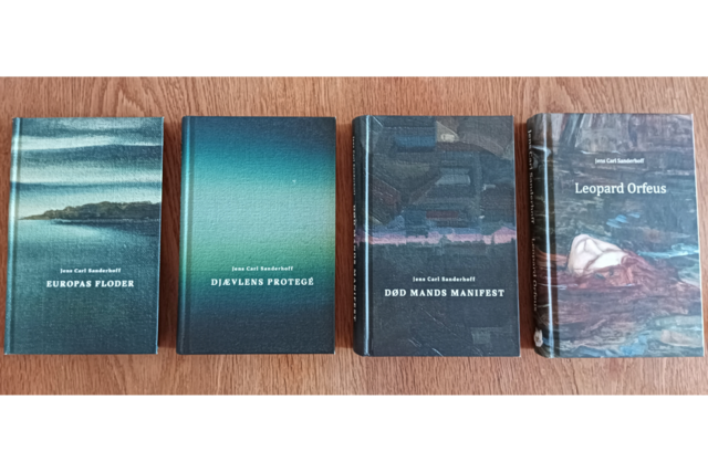 Fire bøger på stribe