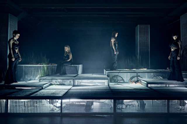 4 kunstnere på scene.