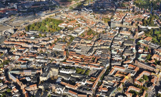 Luftfoto af by