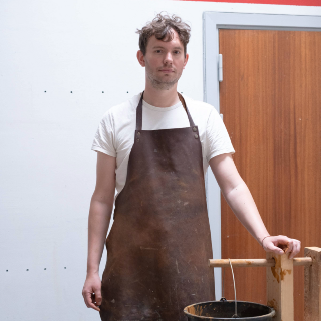 Portræt af person i et værksted